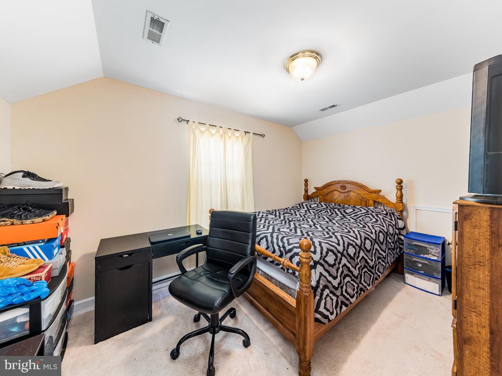 PRESIDENTIAL LAKES - Residential