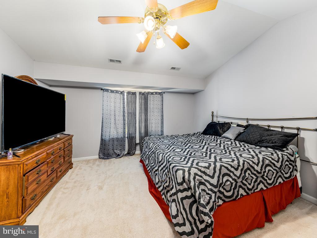 PRESIDENTIAL LAKES - Residential