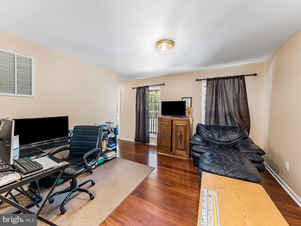 PRESIDENTIAL LAKES - Residential