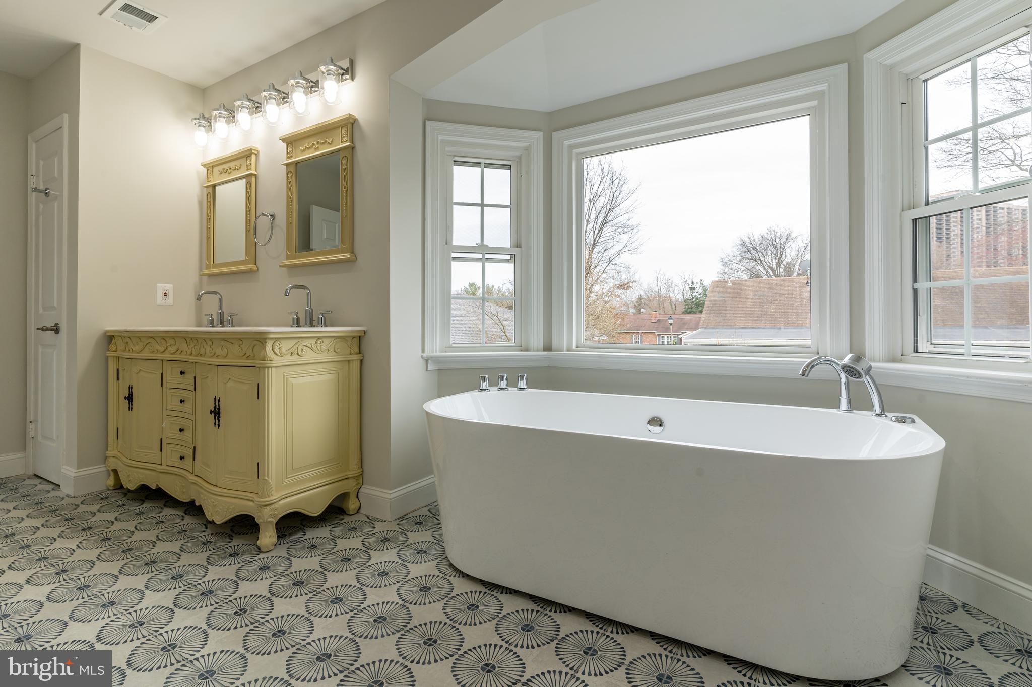 BARCROFT FOREST - Residential