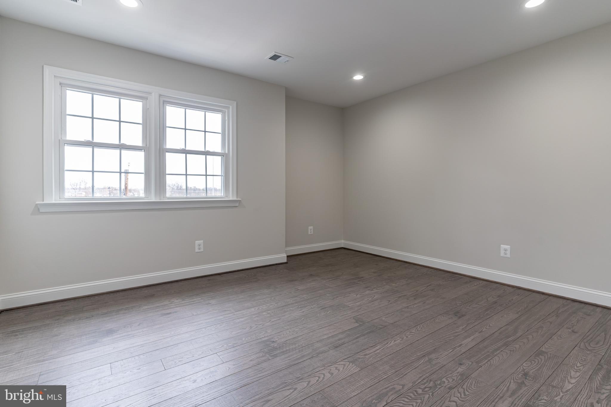 BARCROFT FOREST - Residential