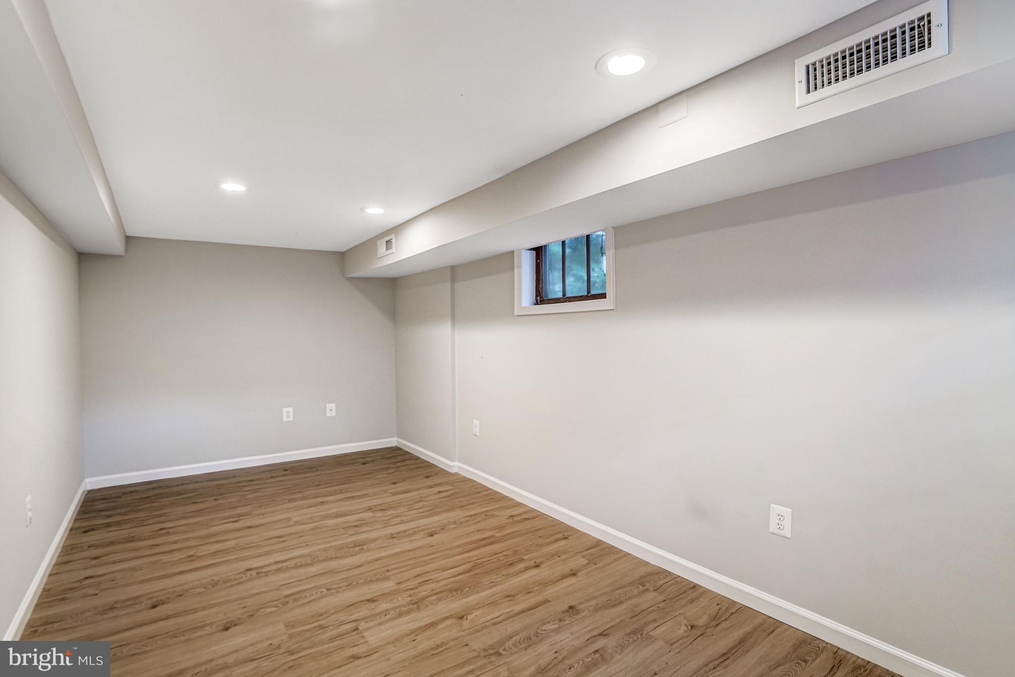 LEE HEIGHTS - Residential