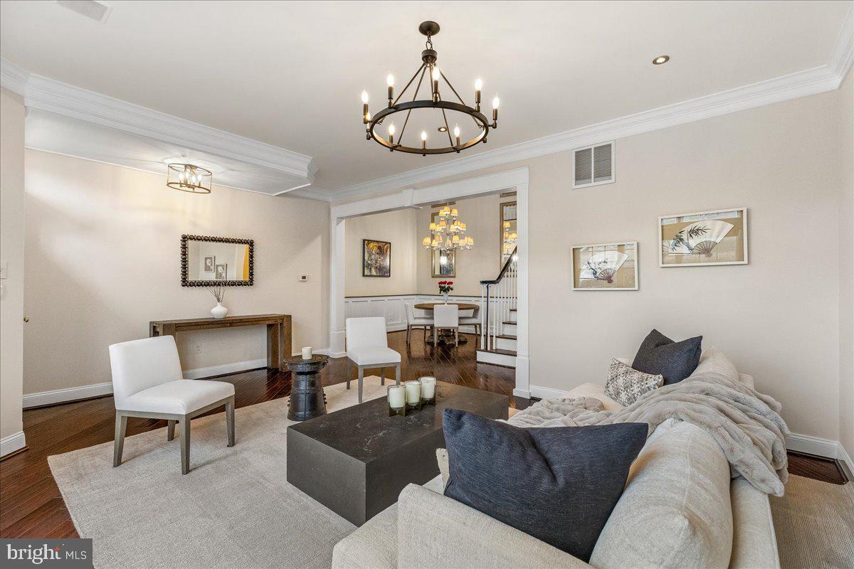 WASHINGTON OAKS - Residential