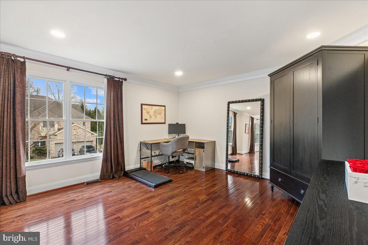 WASHINGTON OAKS - Residential