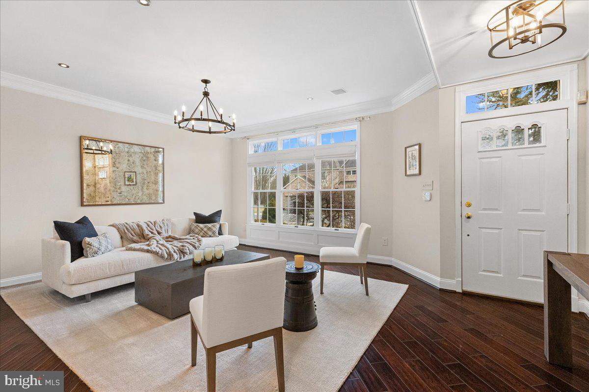 WASHINGTON OAKS - Residential