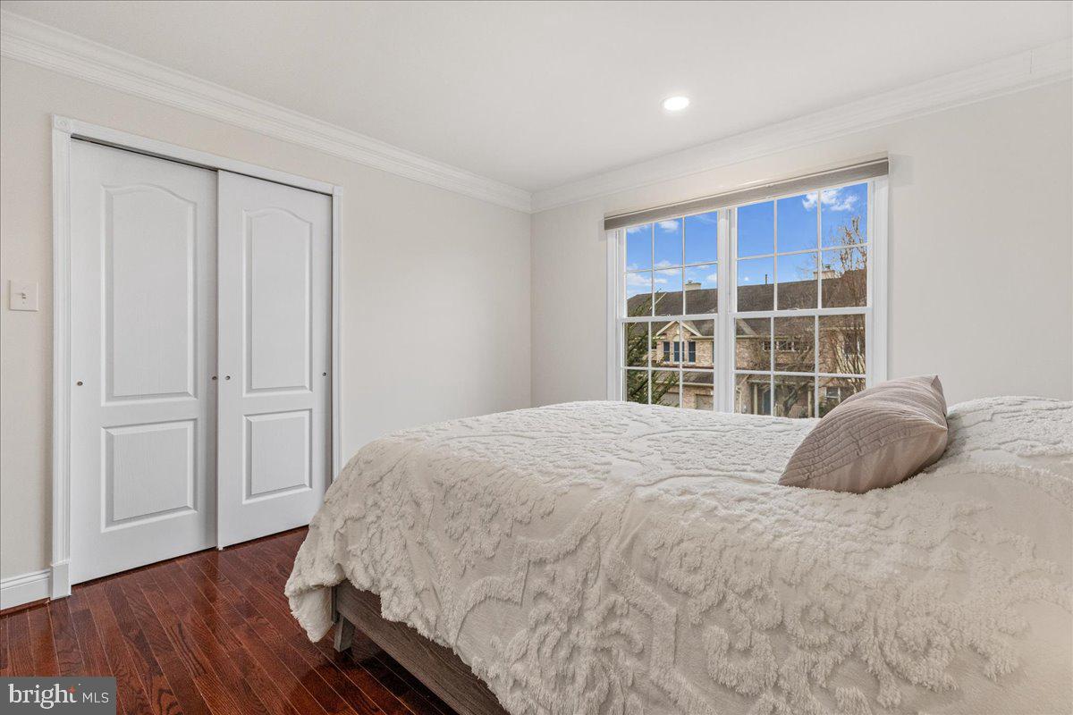 WASHINGTON OAKS - Residential