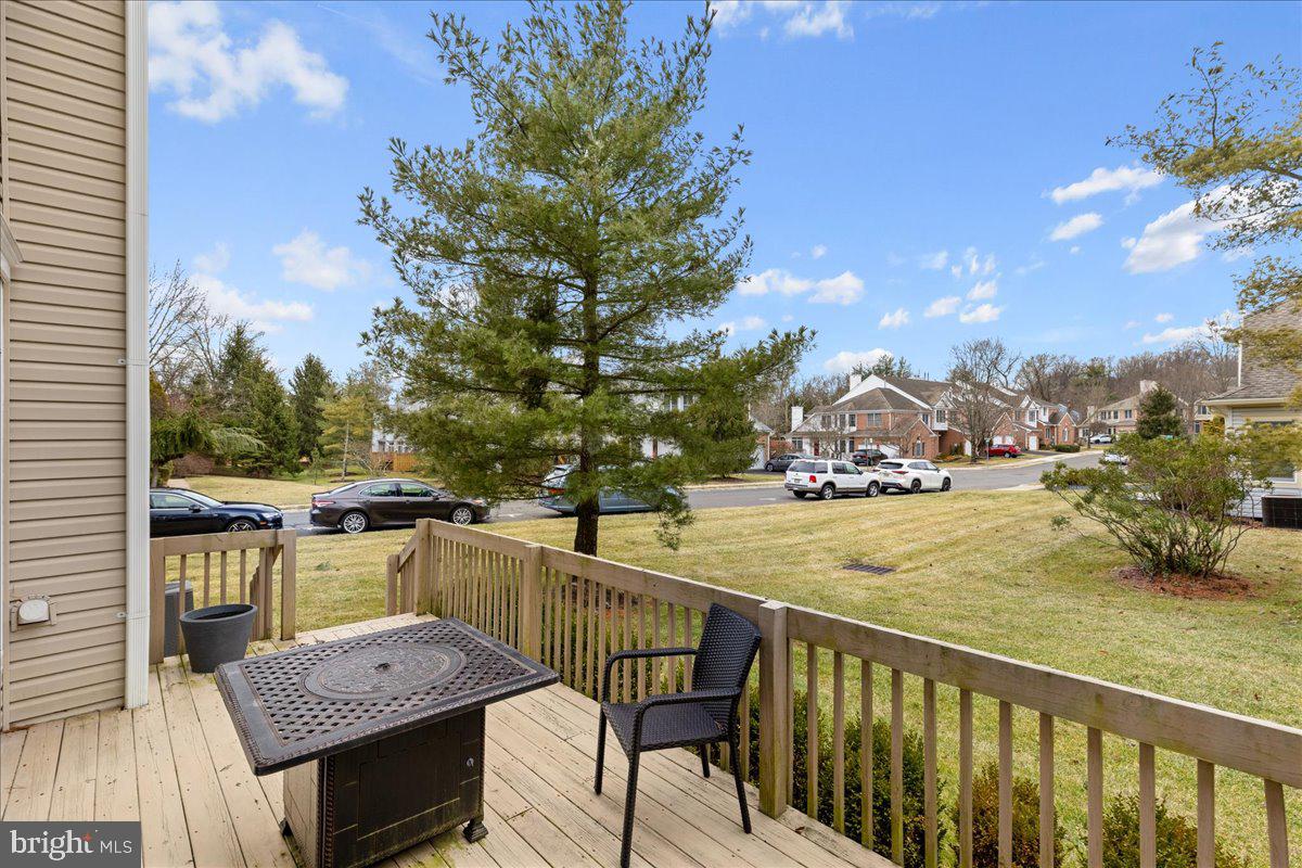 WASHINGTON OAKS - Residential