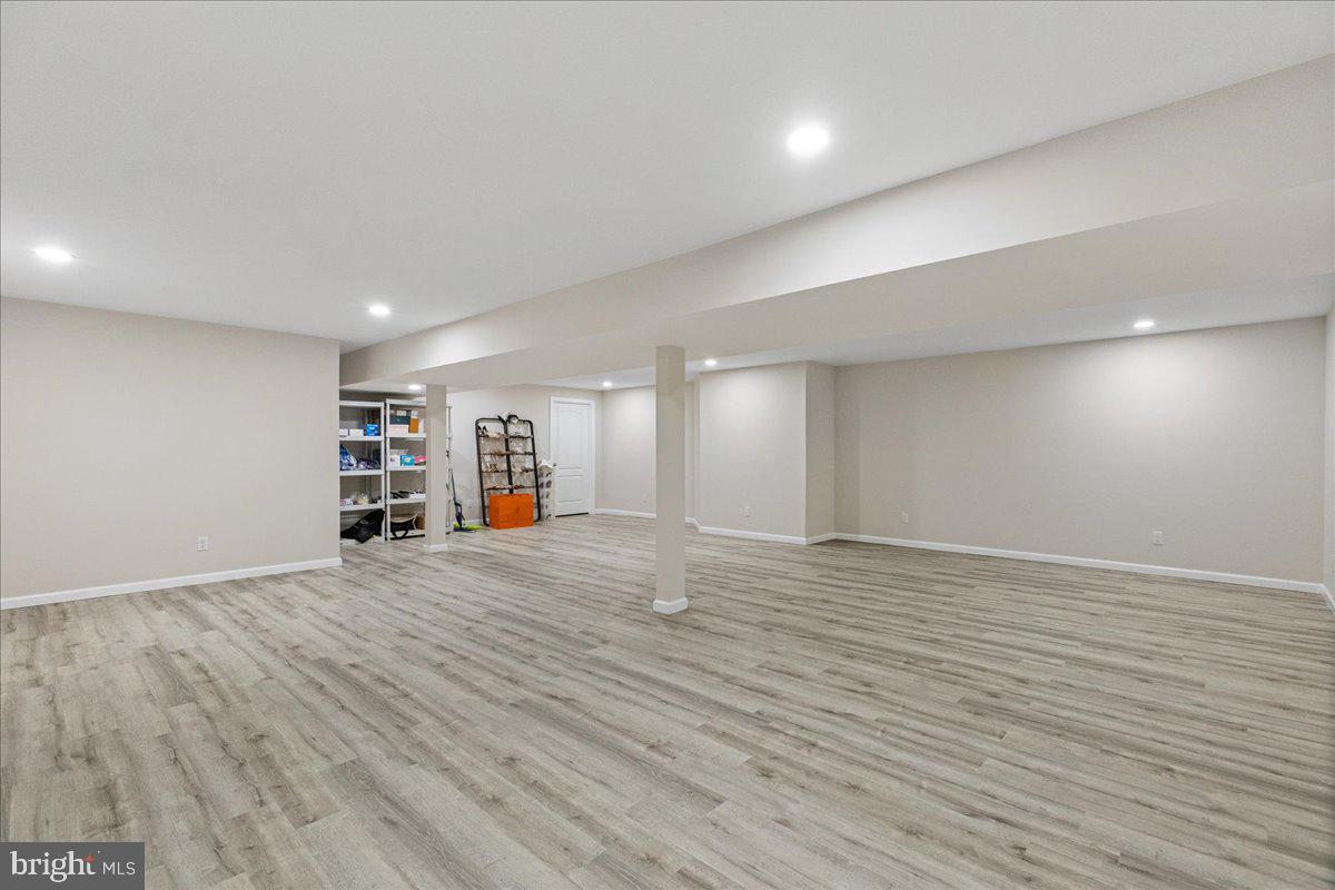 WASHINGTON OAKS - Residential