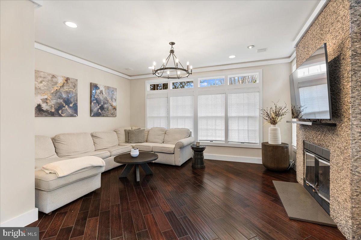 WASHINGTON OAKS - Residential