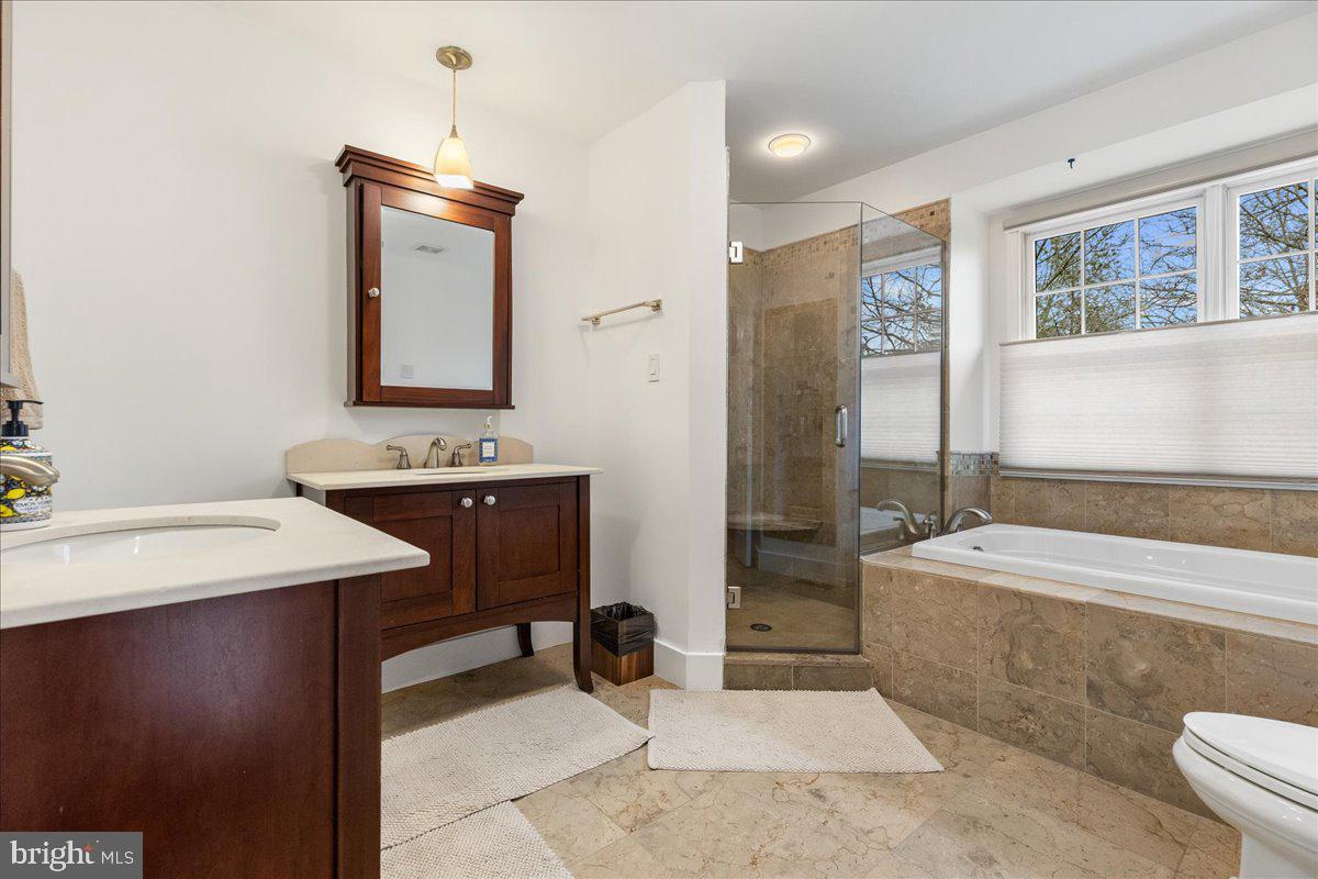 WASHINGTON OAKS - Residential