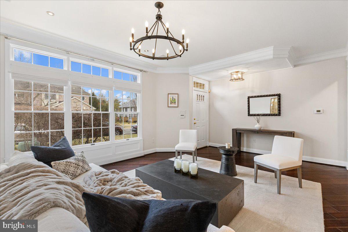 WASHINGTON OAKS - Residential