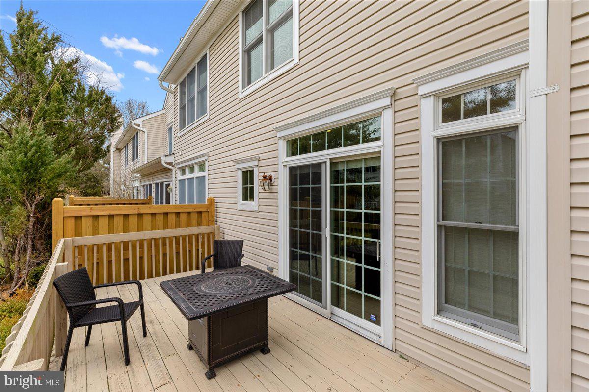 WASHINGTON OAKS - Residential