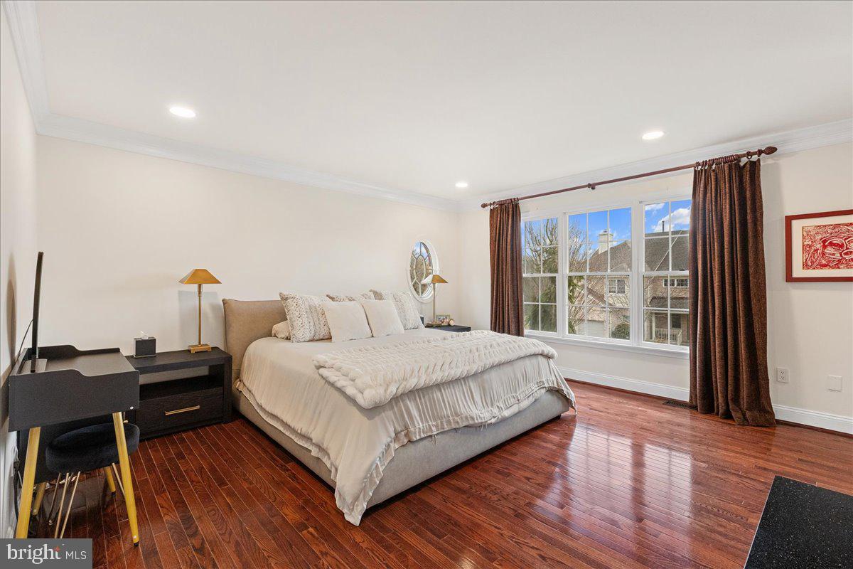 WASHINGTON OAKS - Residential