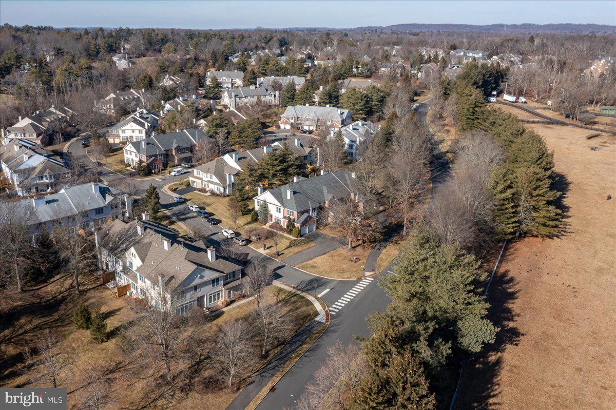 WASHINGTON OAKS - Residential