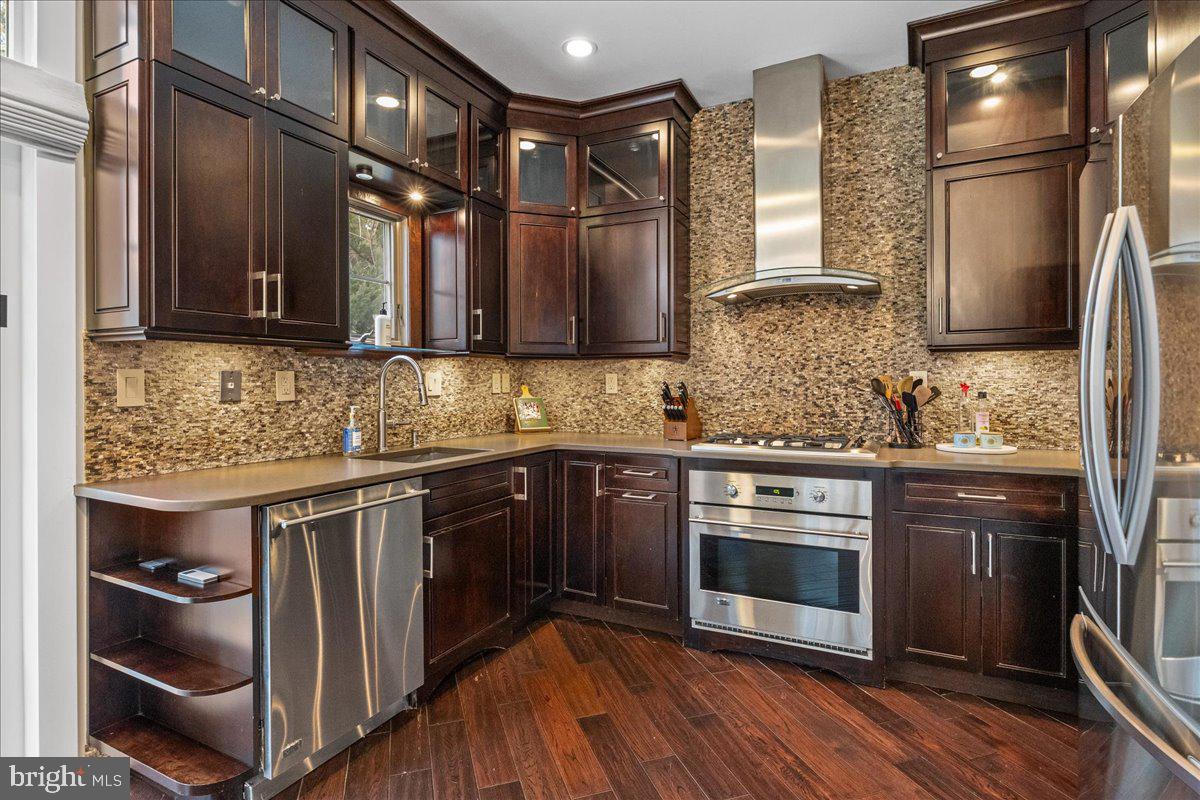 WASHINGTON OAKS - Residential