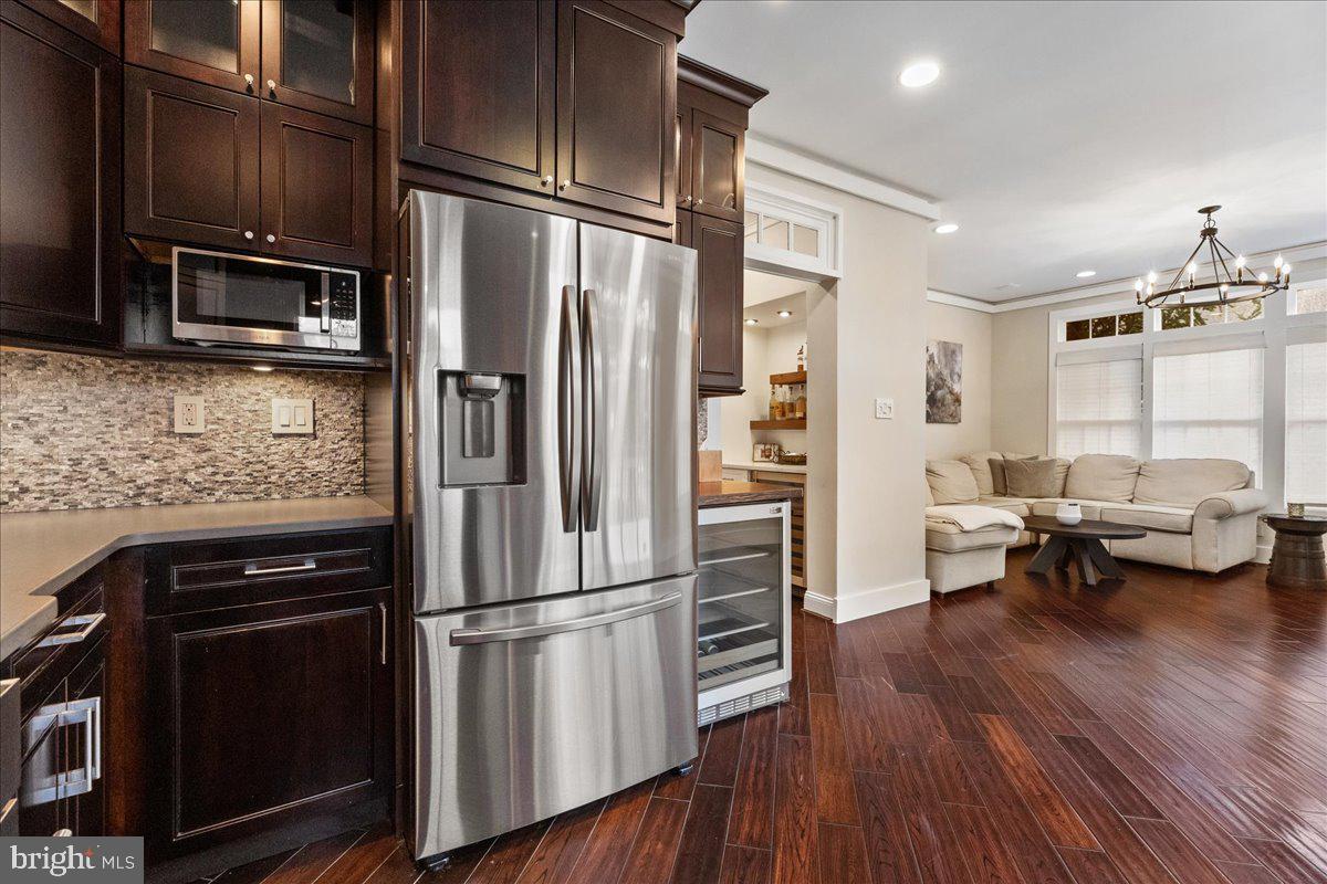 WASHINGTON OAKS - Residential