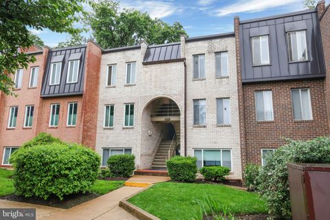 Condo For Sale - 5041 7th Road #102<br/> Arlington County, ARLINGTON, VA 22204