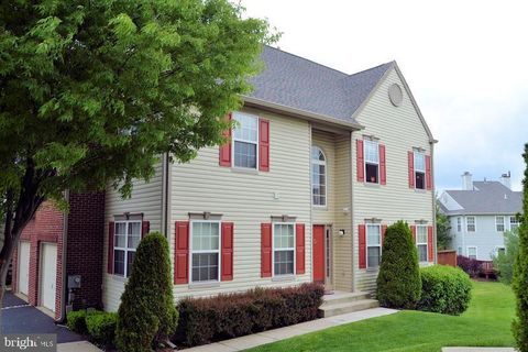 Photo of 115 Farrington Court, COLLEGEVILLE, PA 19426 (MLS # PAMC2166870)