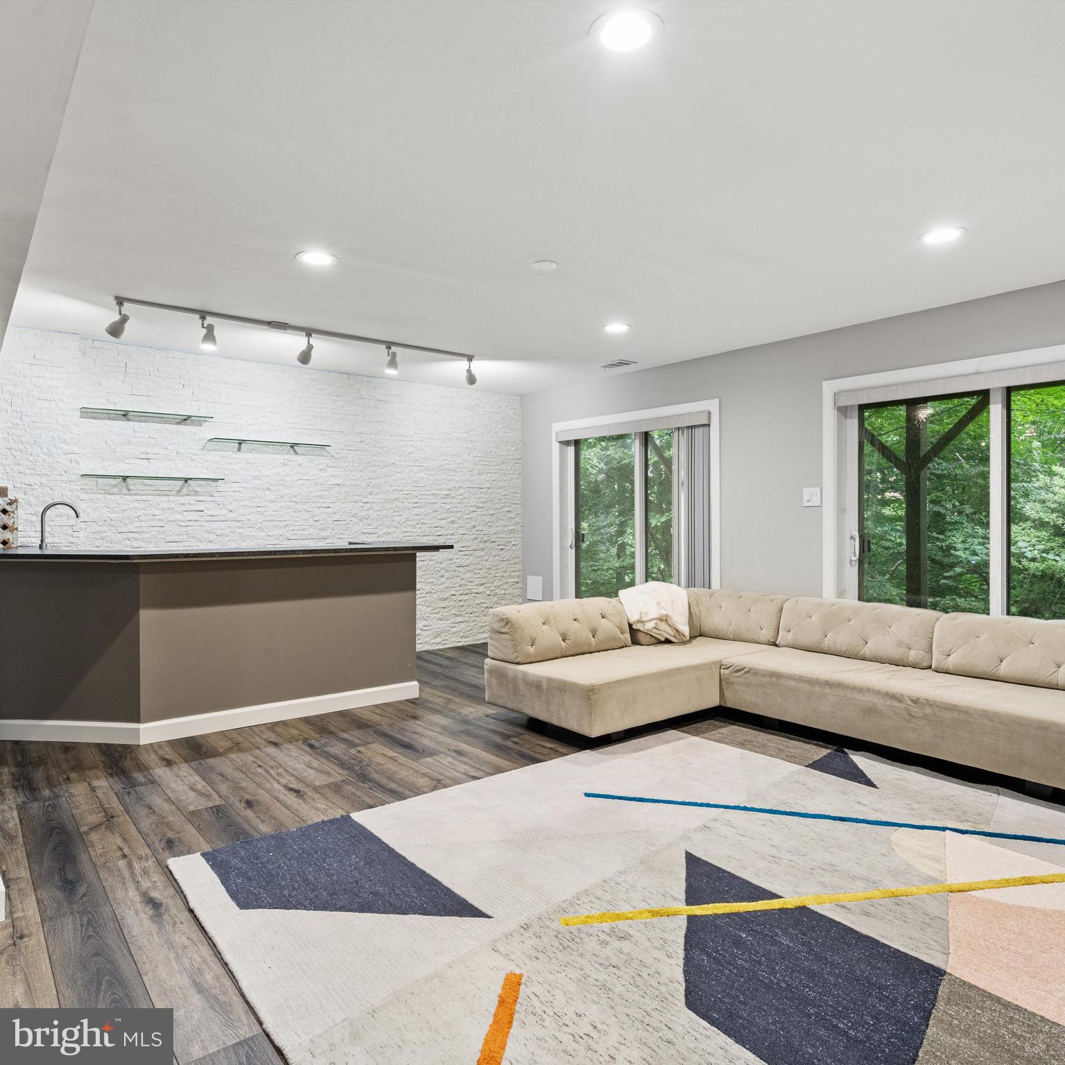 GREAT OAKS - Residential Lease