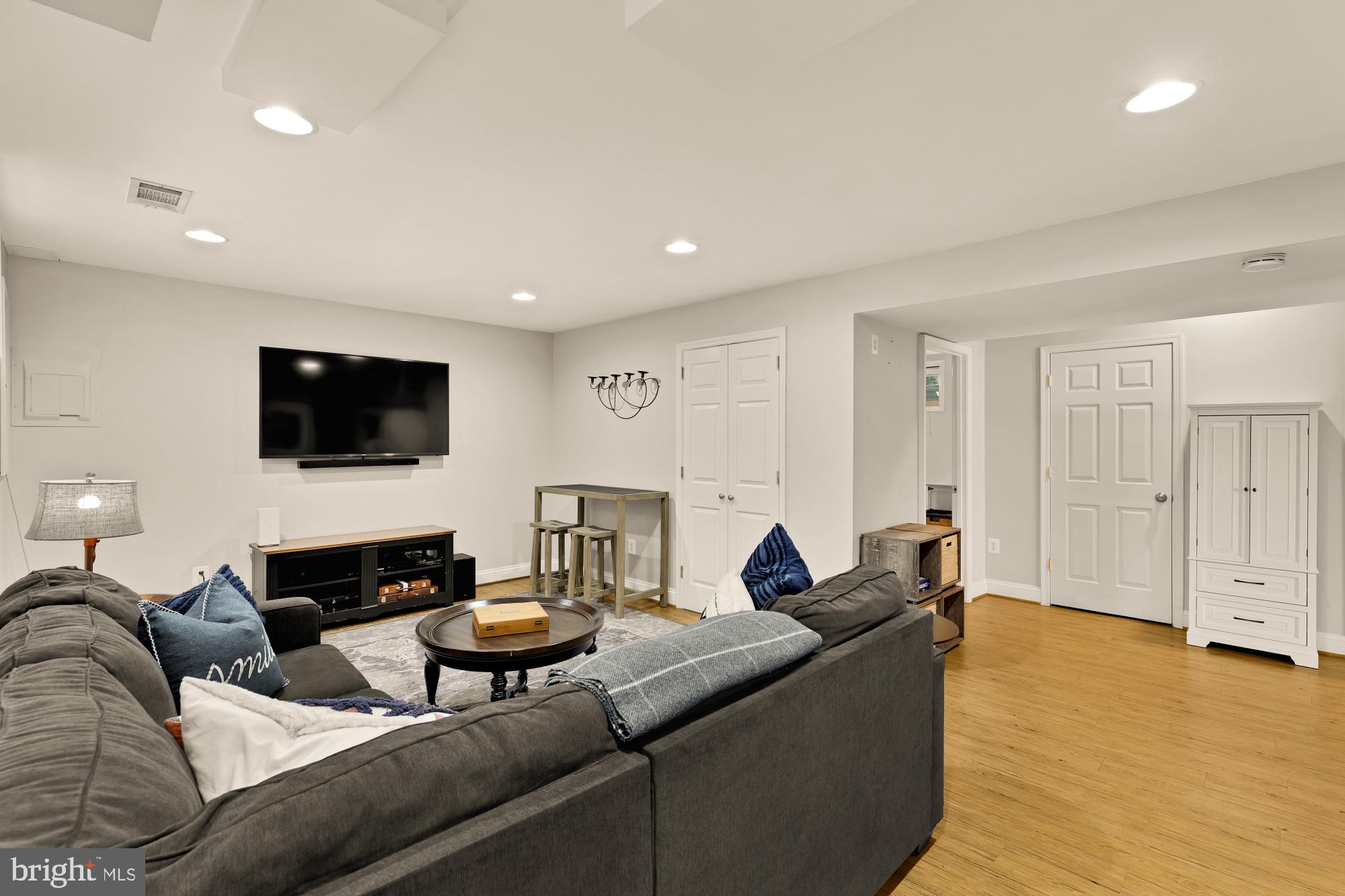 COUNTRY CLUB FOREST - Residential