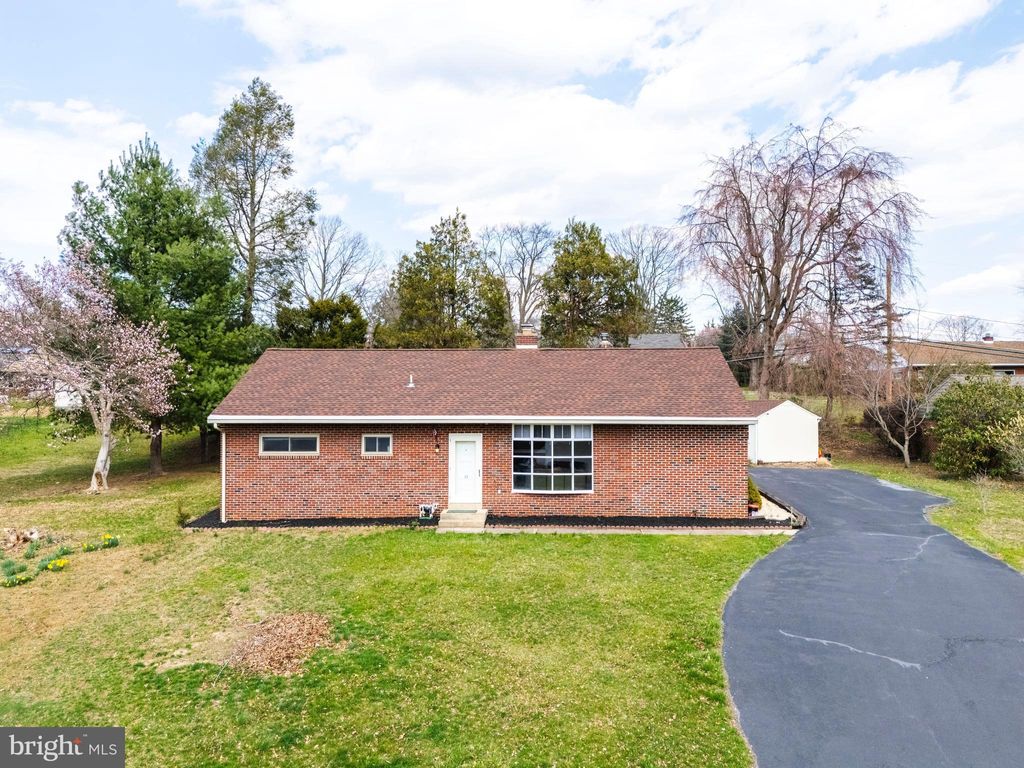 Photo of 21 Pilgrim Drive, LANCASTER, PA 17603 (MLS # PALA2066800)