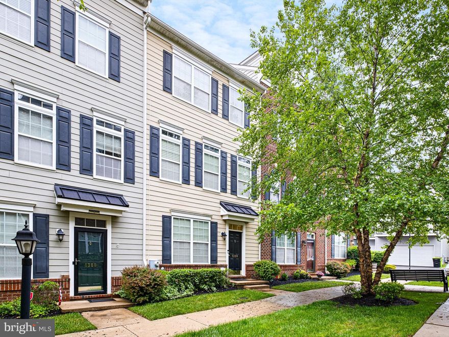 Showings will take place during a two hour window the SUNDAY MARCH 22nd from 1-3PM. Please Inquire. Currently TENANT OCCUPIED.