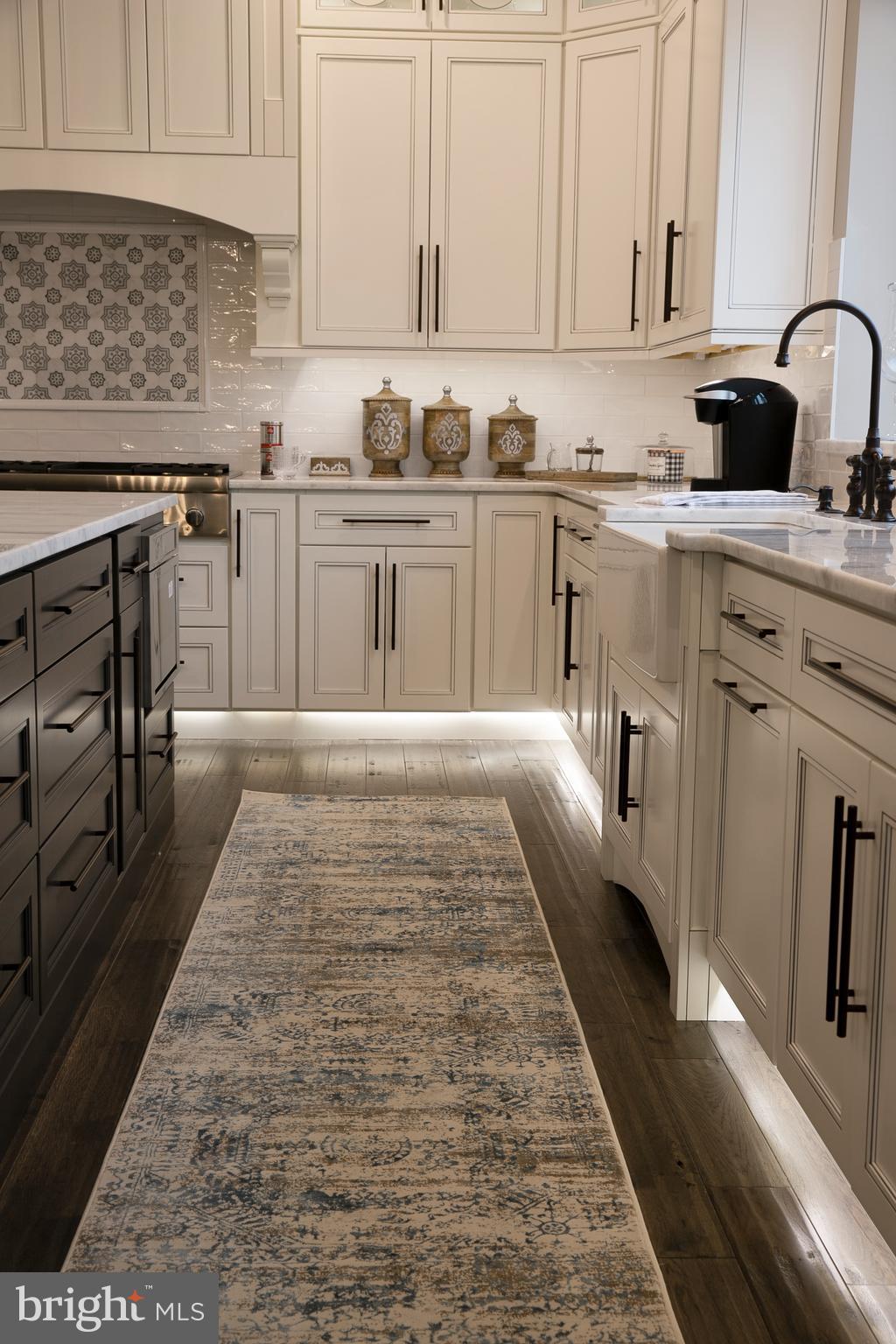 MAKEFIELD MEADOWS - Residential