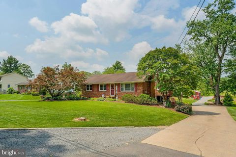 17447 LAKEFIELD ROAD ROUND HILL VA 20141