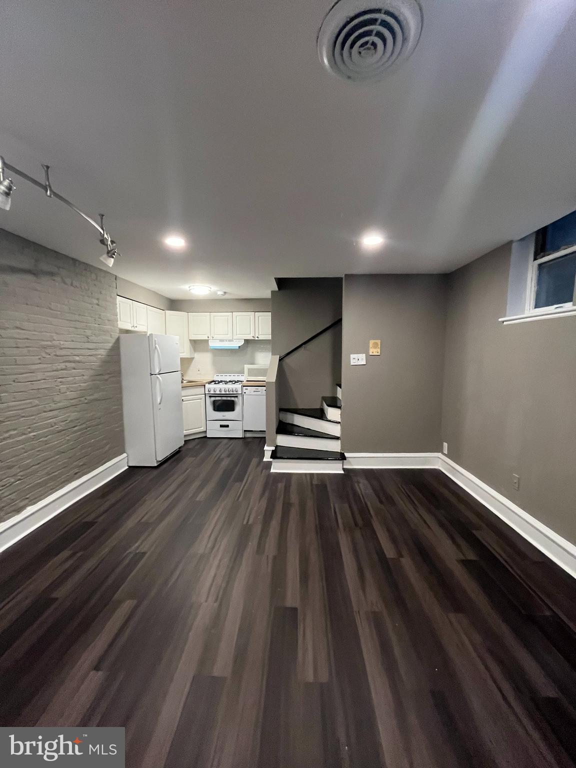 WASHINGTON SQ WEST - Residential Lease