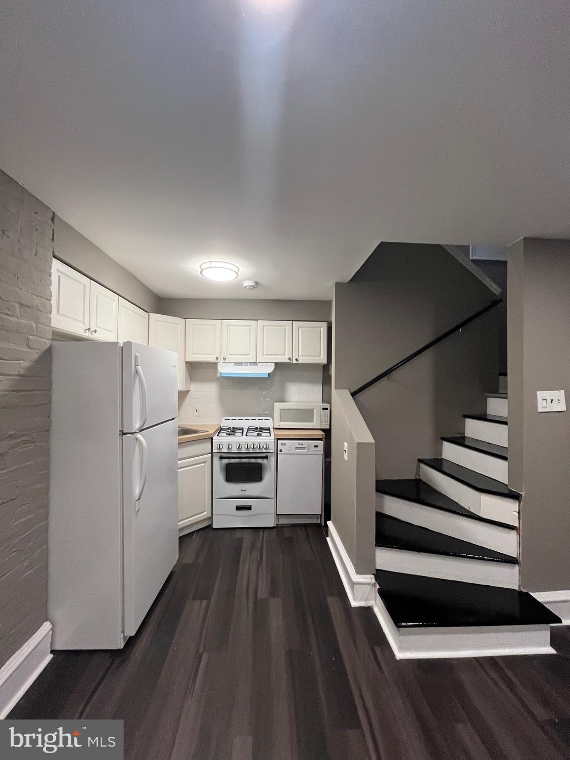 WASHINGTON SQ WEST - Residential Lease