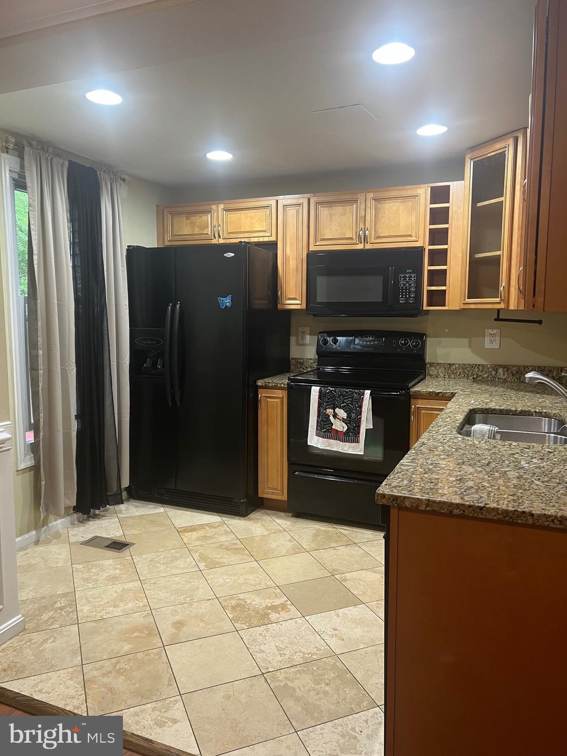 370 SHADY GLEN DRIVE