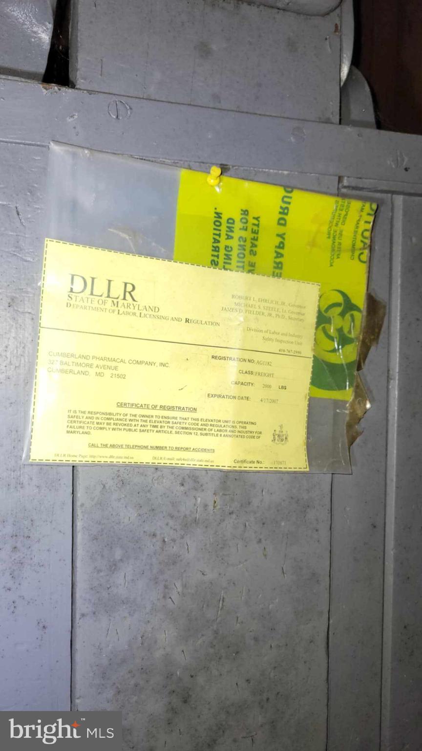 Main image without alt text