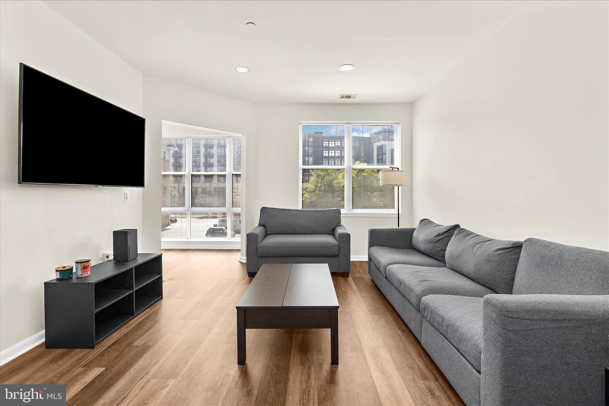 PIERSIDE AT HARBORVIEW - Residential