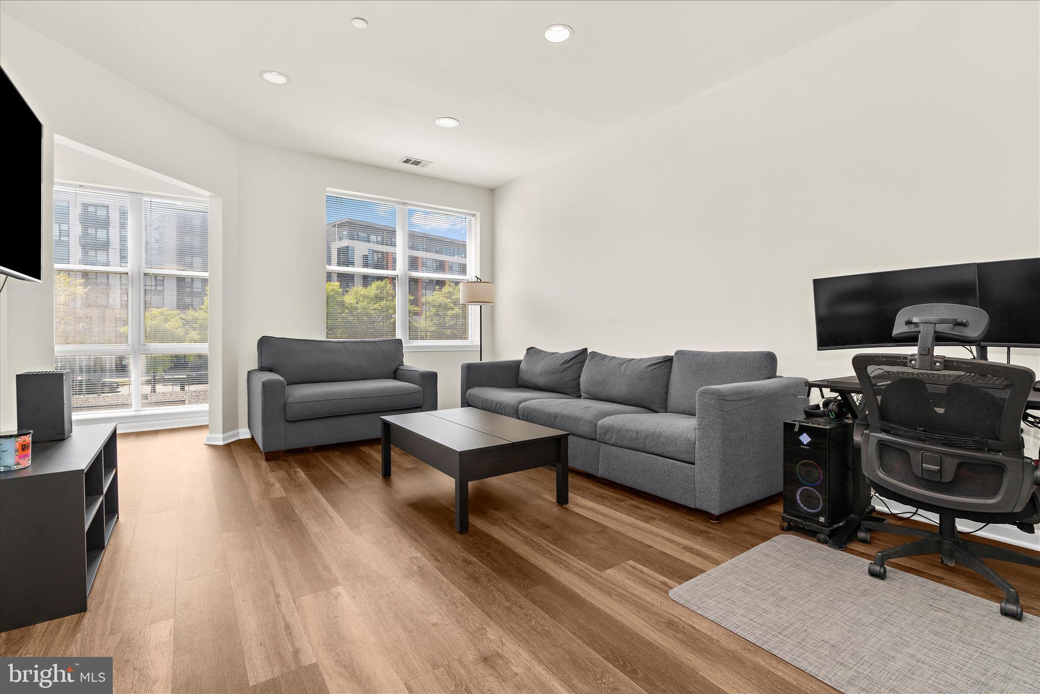 PIERSIDE AT HARBORVIEW - Residential