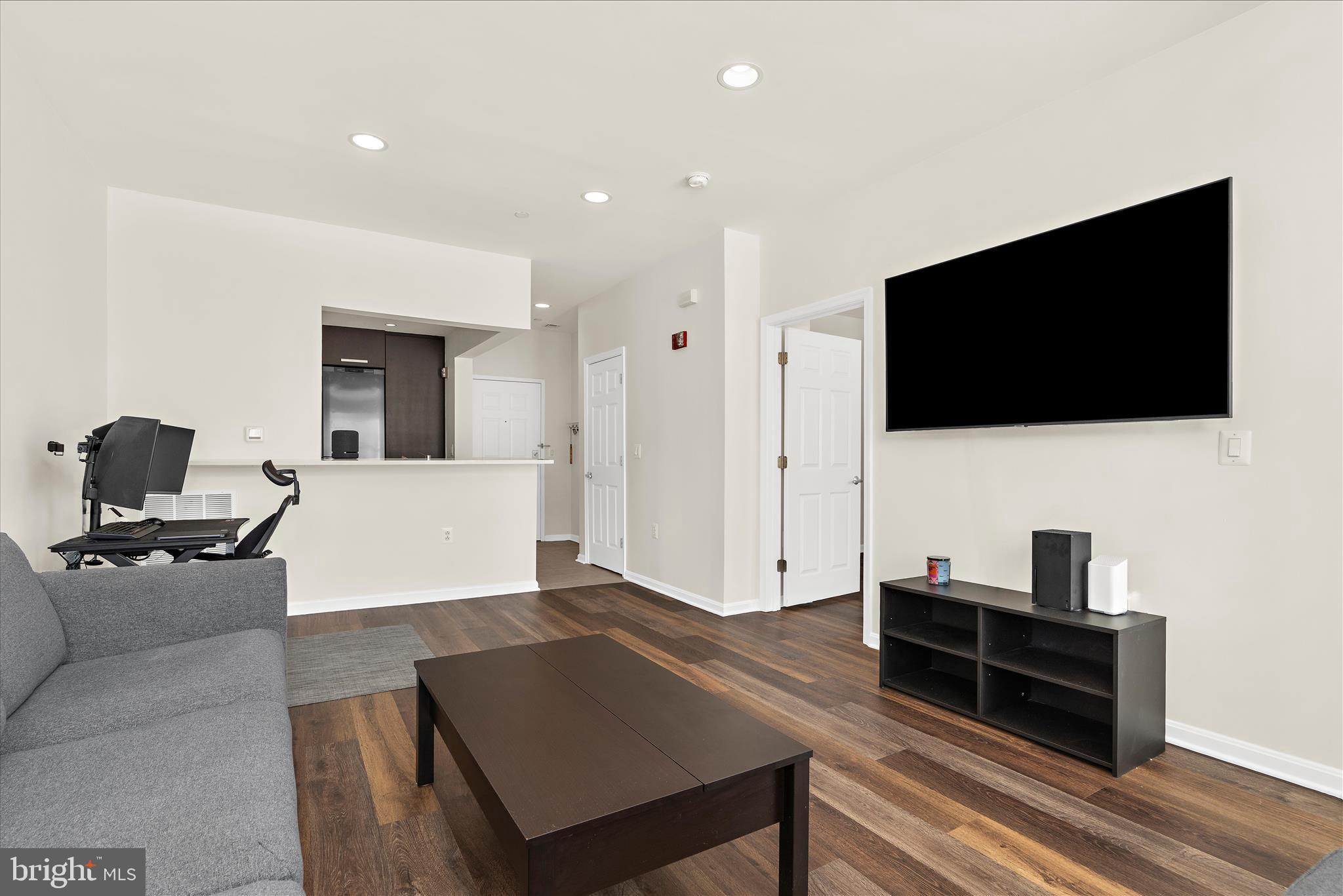 PIERSIDE AT HARBORVIEW - Residential