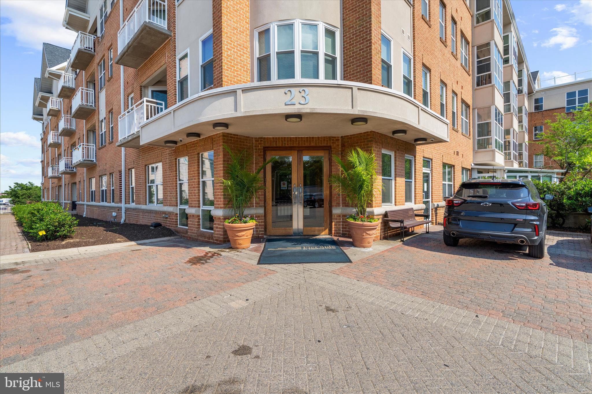PIERSIDE AT HARBORVIEW - Residential