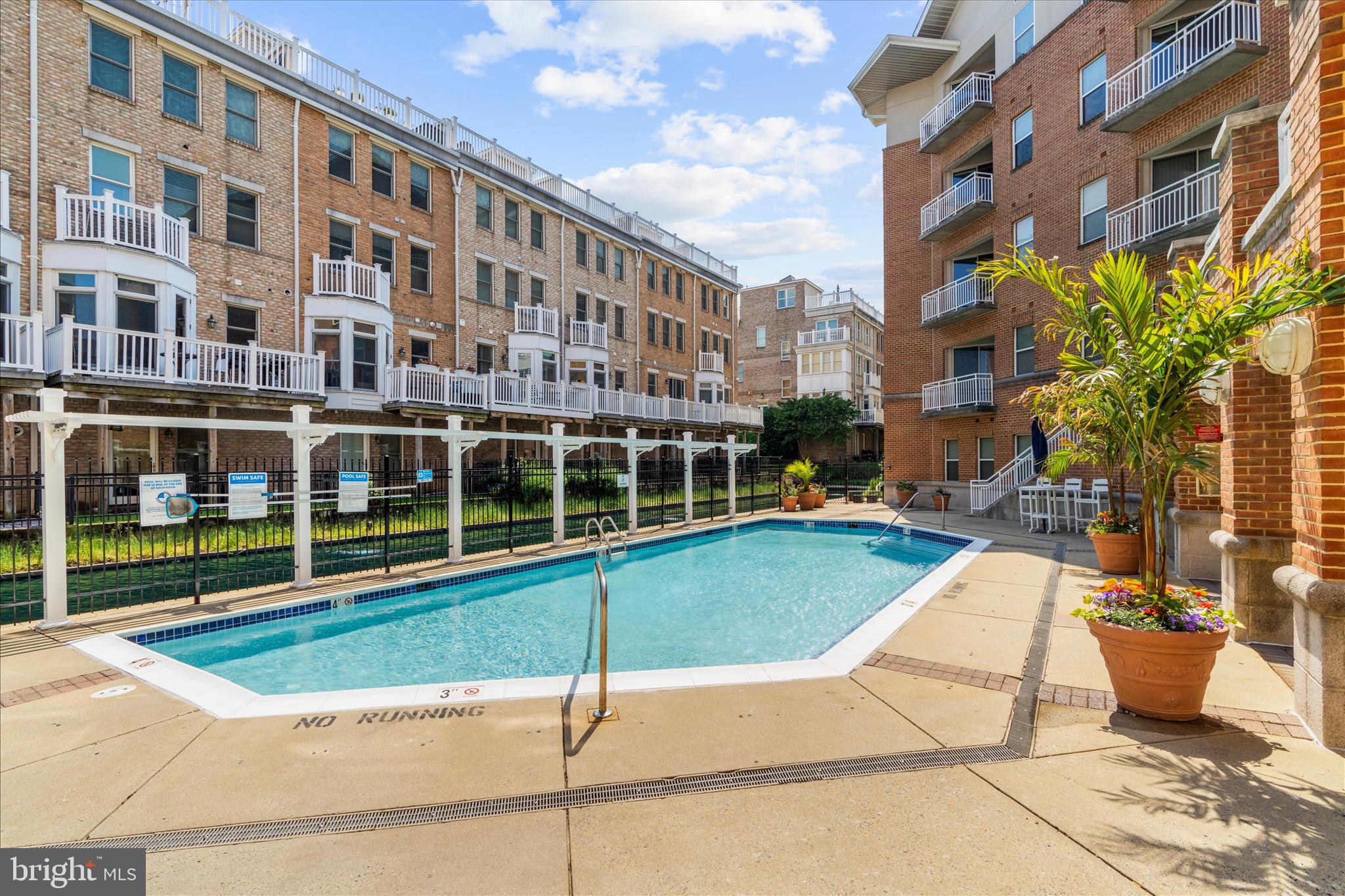 PIERSIDE AT HARBORVIEW - Residential
