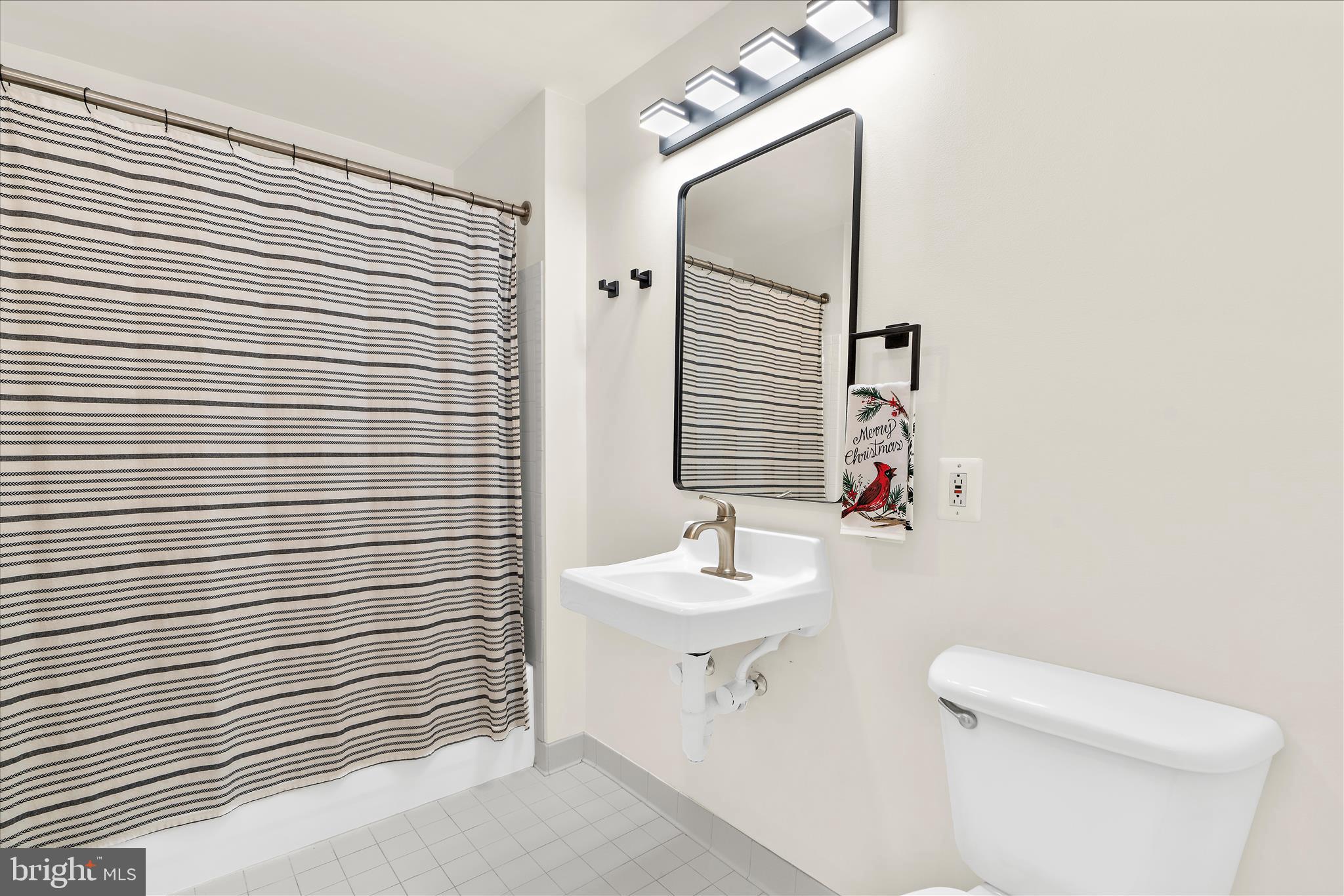 PIERSIDE AT HARBORVIEW - Residential