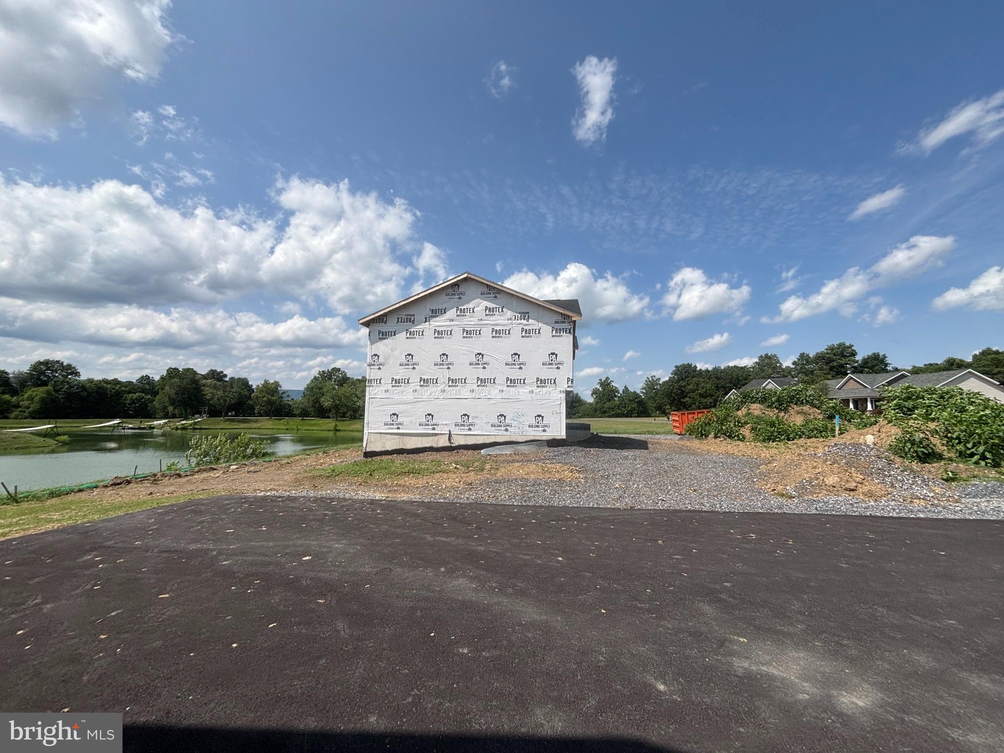 181 MEADOWCREEK DRIVE N