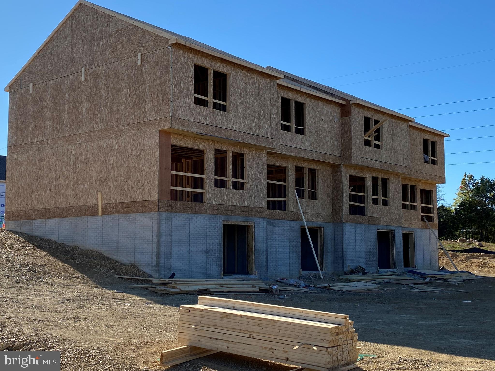 WHISPERING PINES - Residential