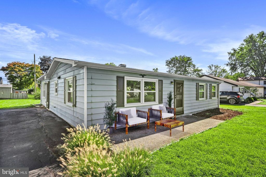 Photo of 1930 Blue Ridge Drive, Lancaster, PA 17603 (MLS # PALA2058322)