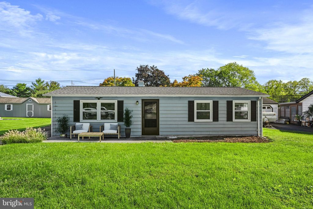 Photo of 1930 Blue Ridge Drive, Lancaster, PA 17603 (MLS # PALA2058322)