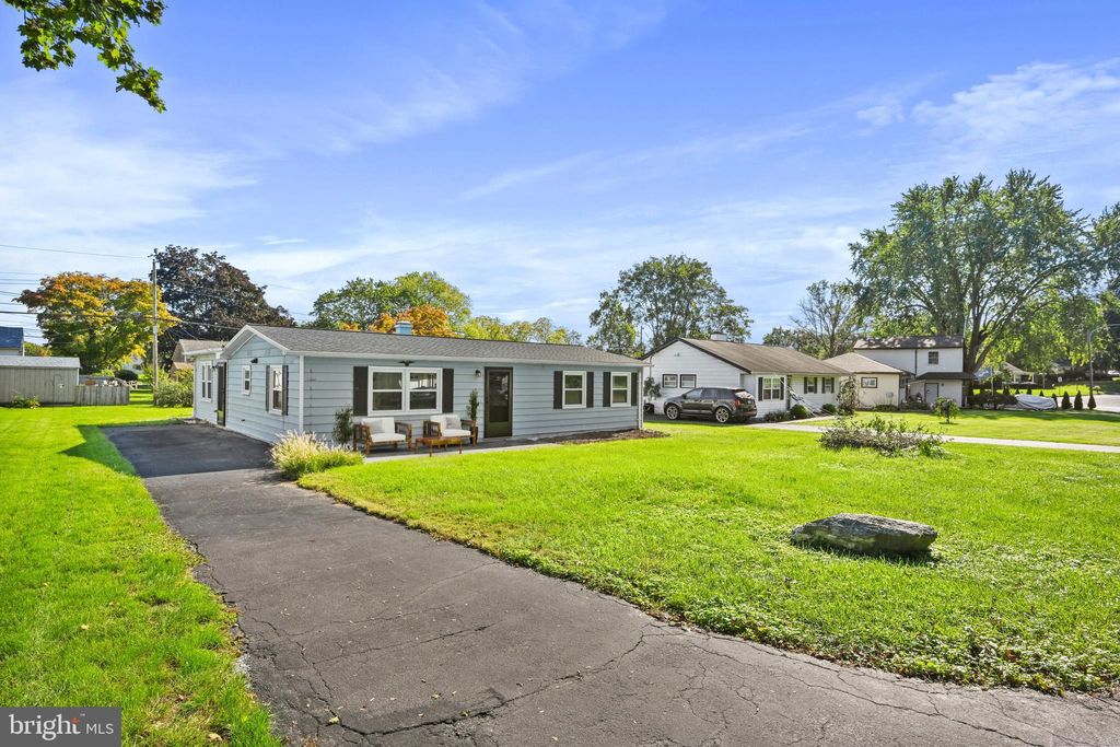 Photo of 1930 Blue Ridge Drive, Lancaster, PA 17603 (MLS # PALA2058322)