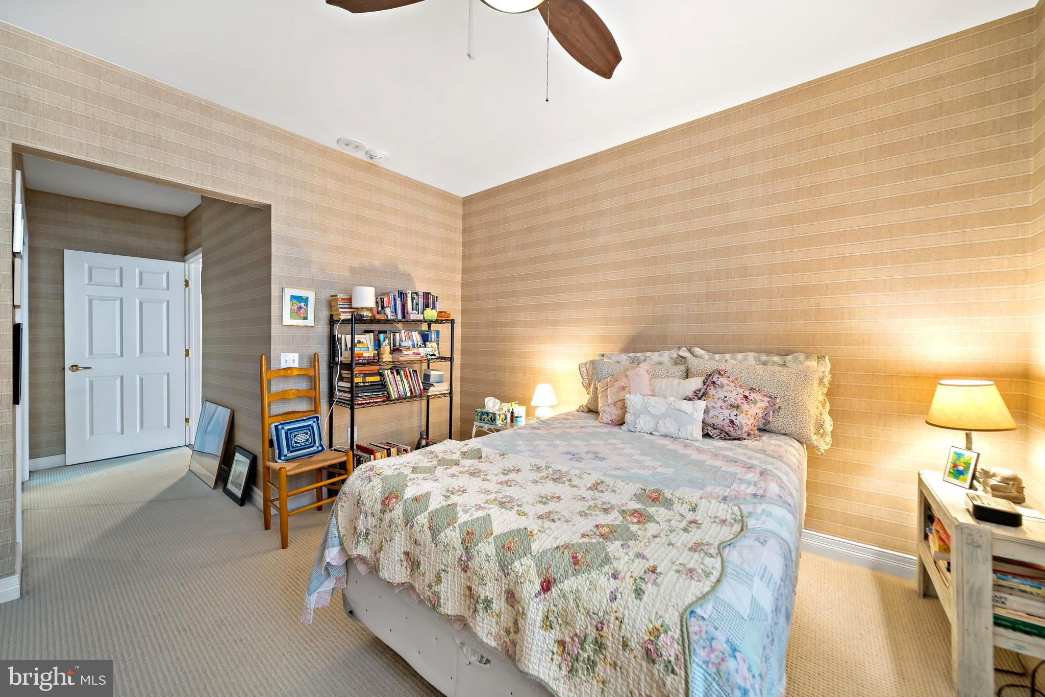 LOGAN SQUARE - Residential