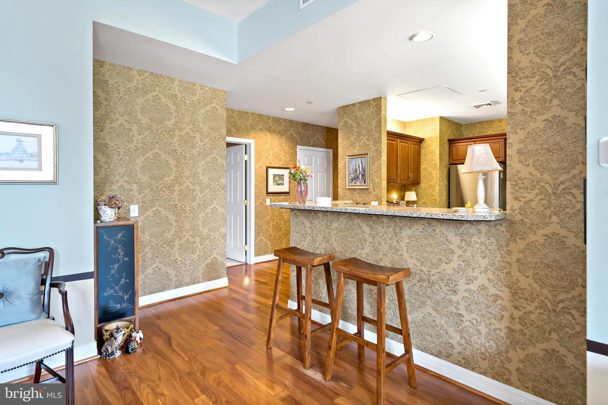 LOGAN SQUARE - Residential