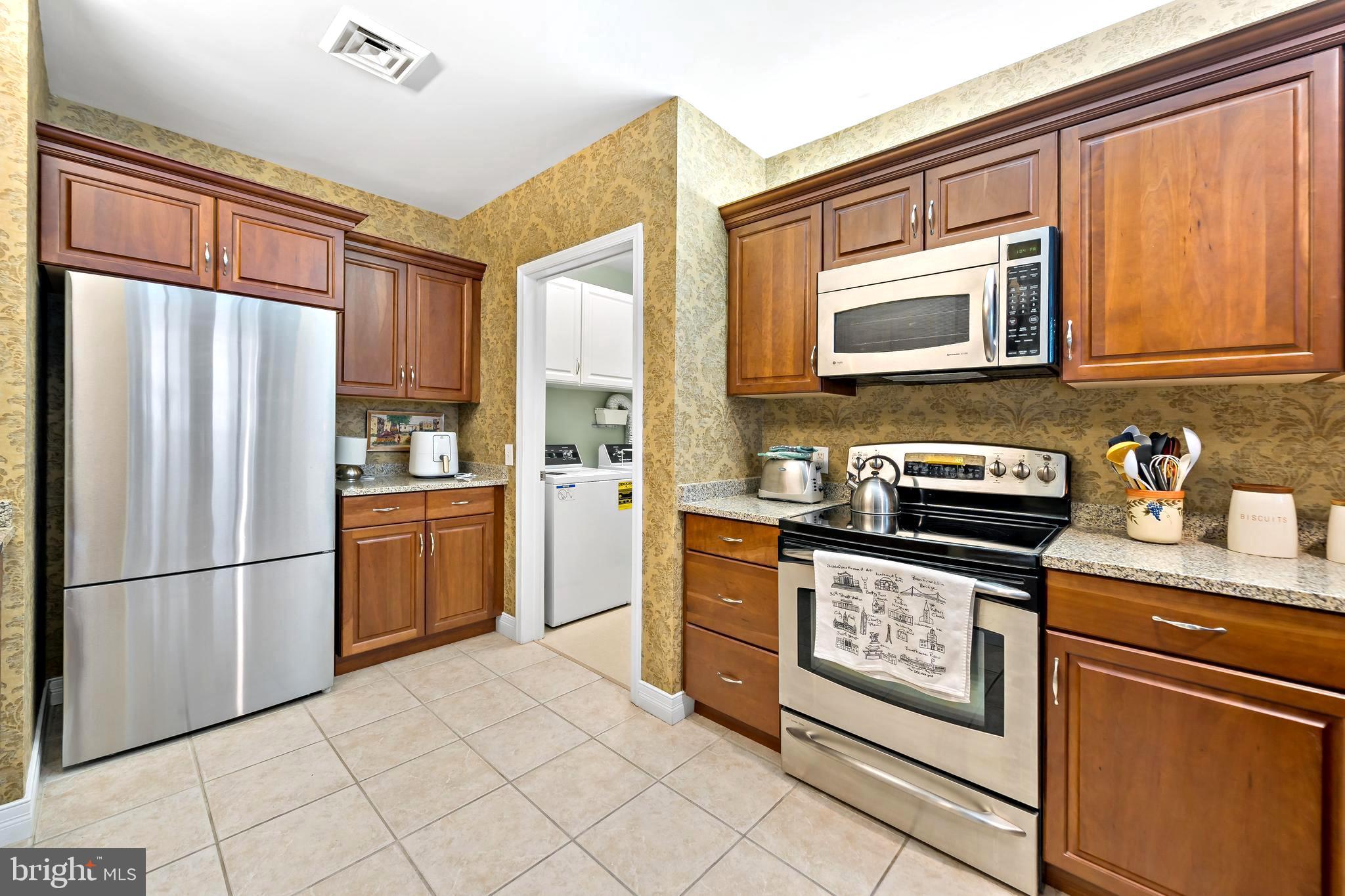 LOGAN SQUARE - Residential