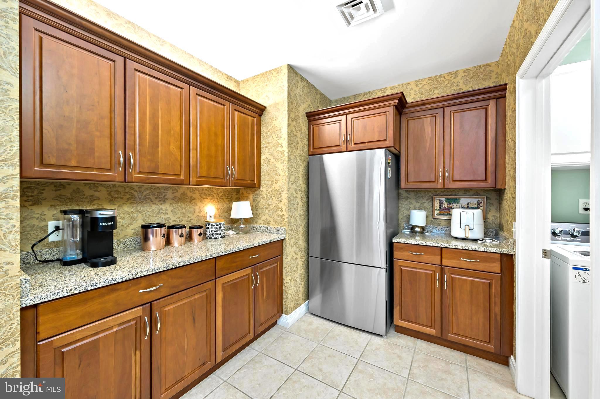 LOGAN SQUARE - Residential