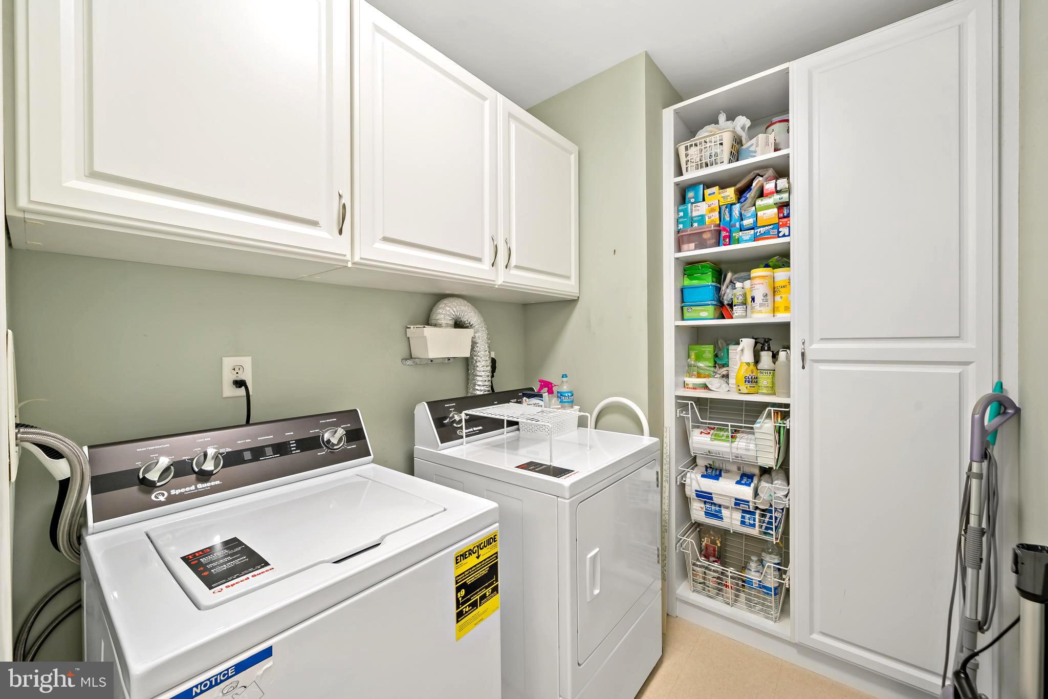 LOGAN SQUARE - Residential