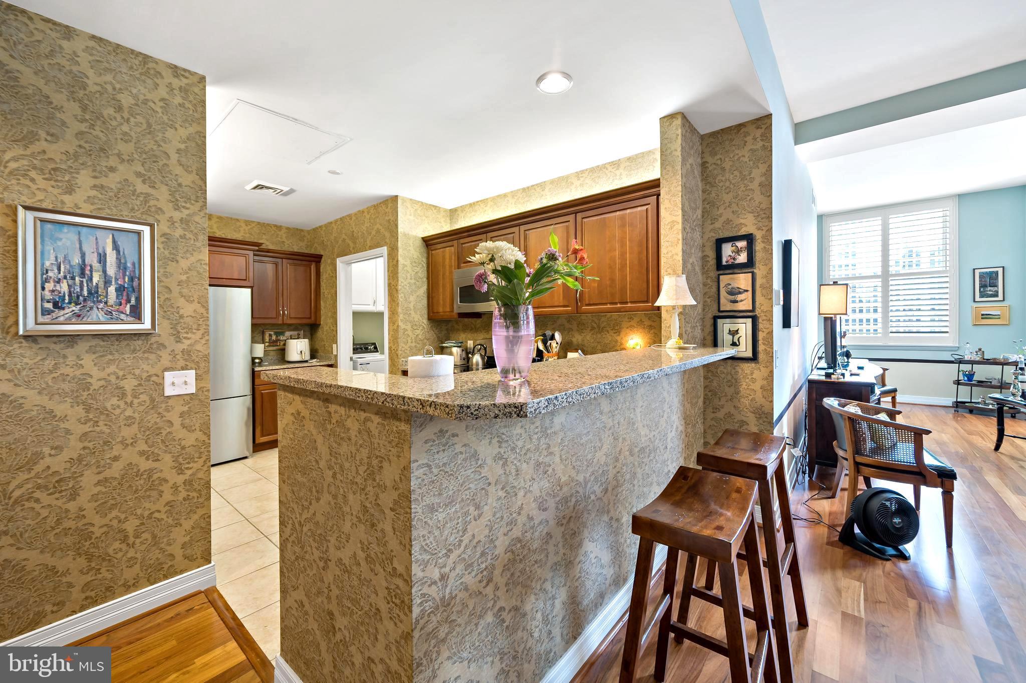 LOGAN SQUARE - Residential