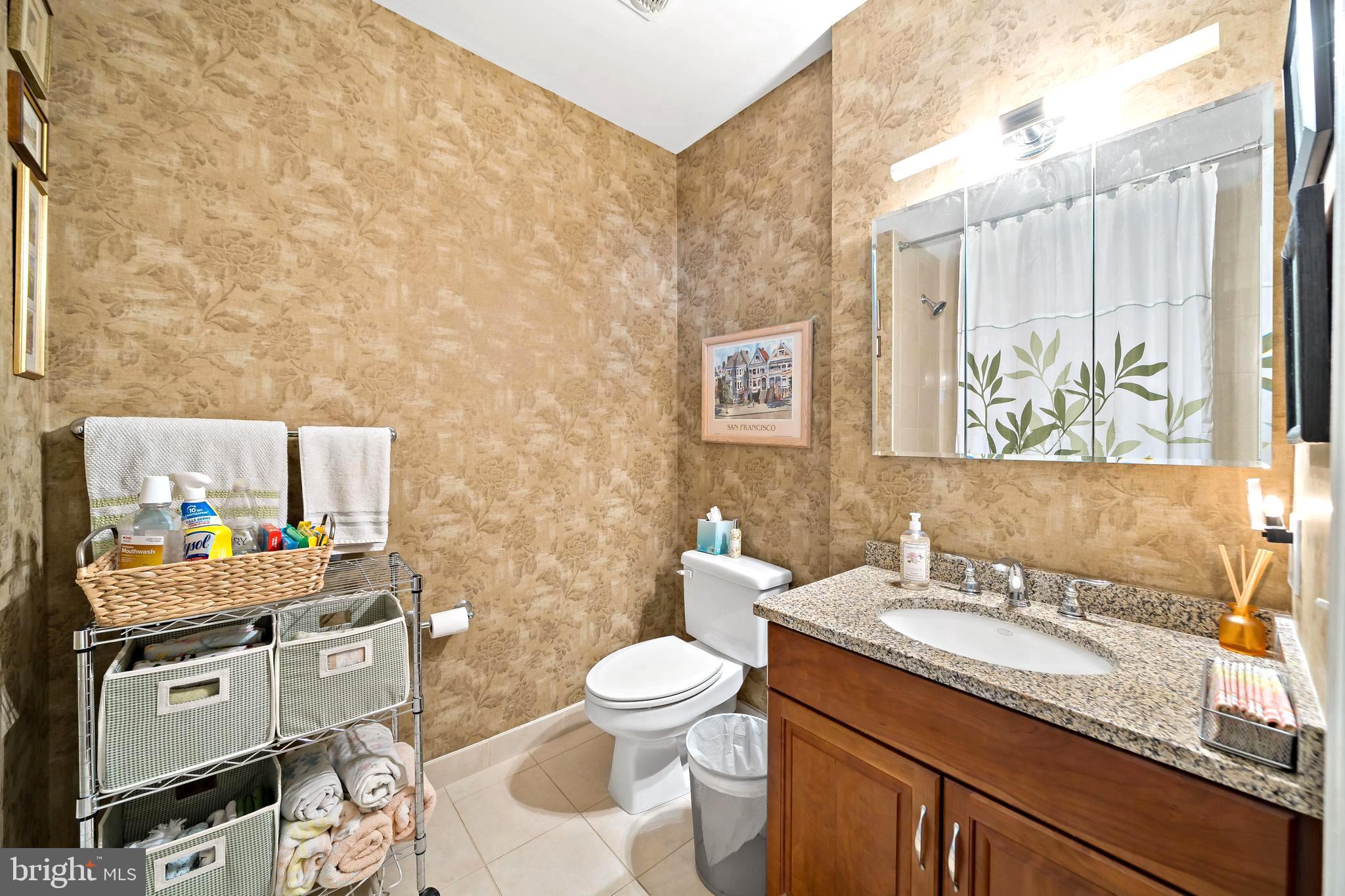 LOGAN SQUARE - Residential